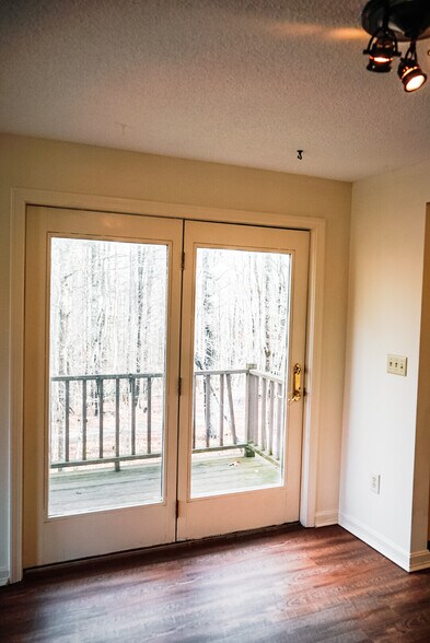 Building Photo - 12 Justines Way