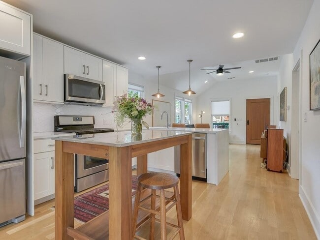 Building Photo - 1313 Garden St