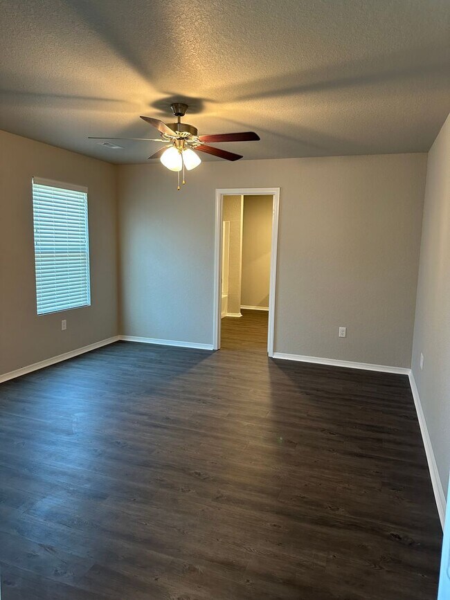 Building Photo - 205 Logan Dr