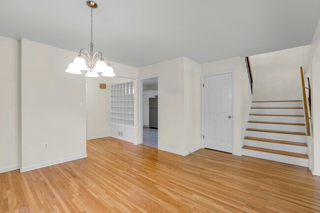 Building Photo - 10 Shelley Pl