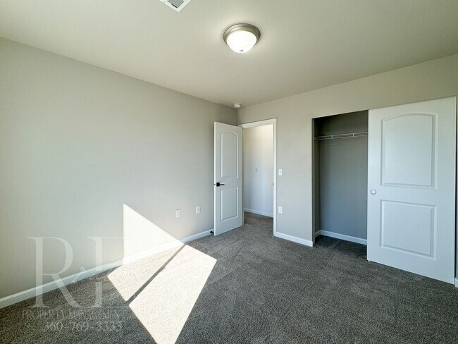 Building Photo - SUPERSIZED 5-Bd HOME