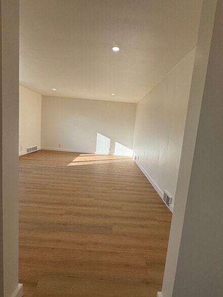 Livingroom - 249 Dunlop Ave