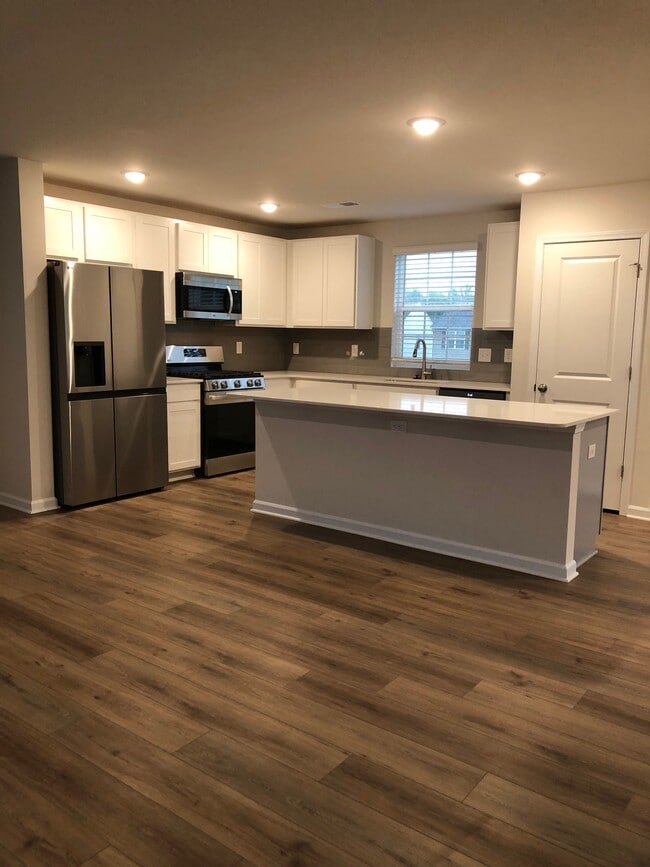 Building Photo - 6014 Red Pheasant Dr