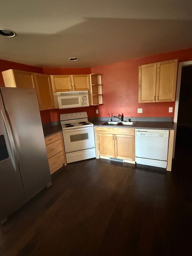 Building Photo - Spacious 5 Bedroom / 3 Bathroom Home for Rent in Lakeside, Montana