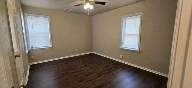 Building Photo - 809 N Marshall Dr