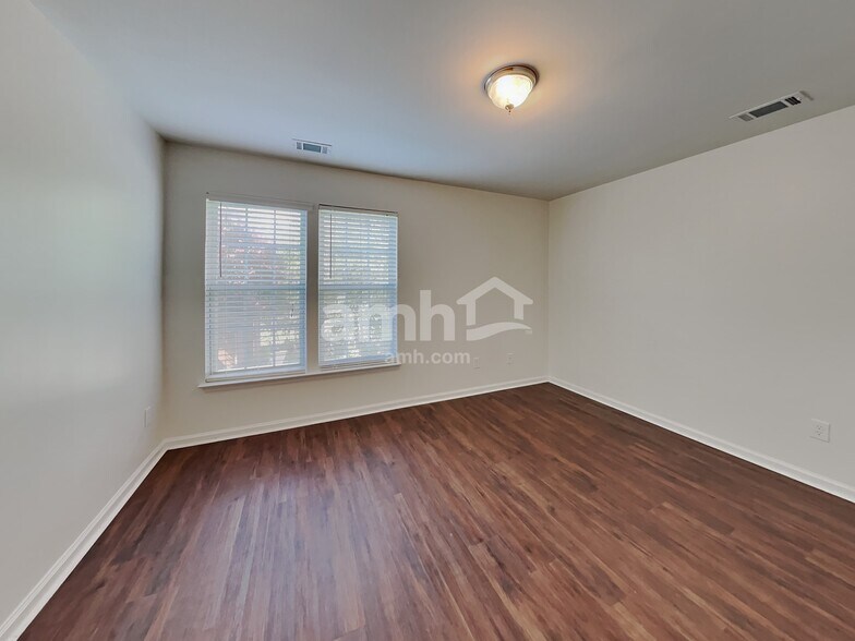 Building Photo - 219 Chandeleur Dr