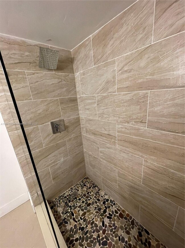 Building Photo - 9735 Fontainebleau Blvd
