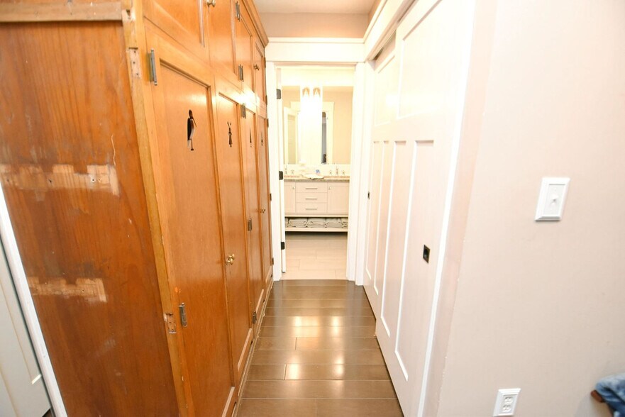 Building Photo - 1012 N Lawrence St