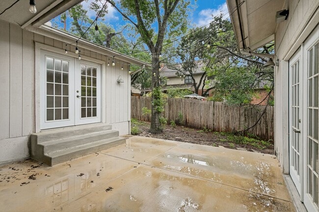 Building Photo - RENOVATED 3-BEDROOM HOME IN BRAUN STATION