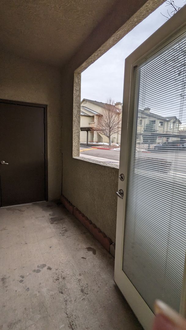 Building Photo - TWO BEDROOM/TWO BATHROOM CONDO WITH AMENITIES IN GATED COMMUNITY!