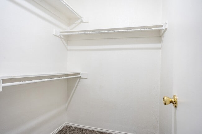 Building Photo - 362 S Stewart Ave