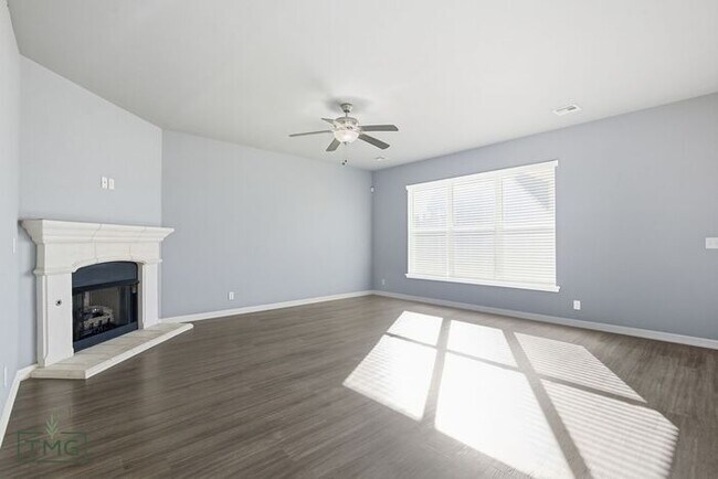 Building Photo - Gorgeous 4/3.5/3 Luxury Home