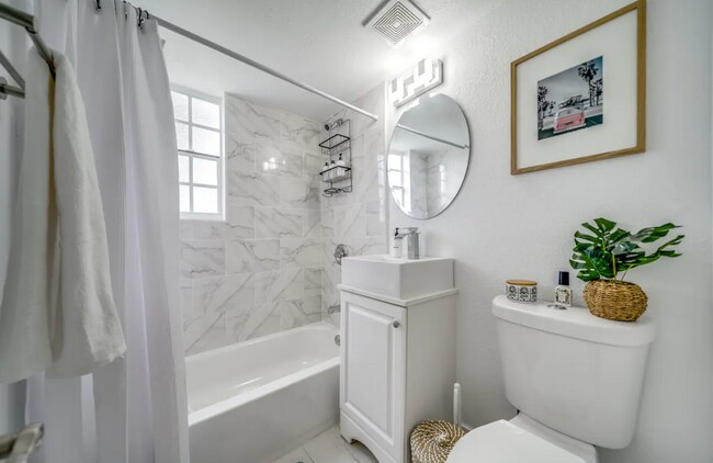 Building Photo - 140 SE 9th Ave