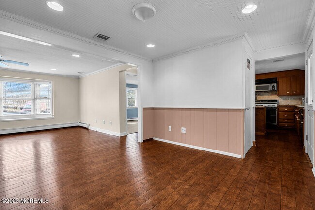 Building Photo - 918 Charles Dr