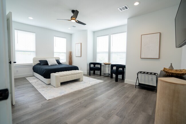 Building Photo - 3818 Lynnfield St