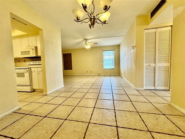 Building Photo - 2471 SW 82nd Ave