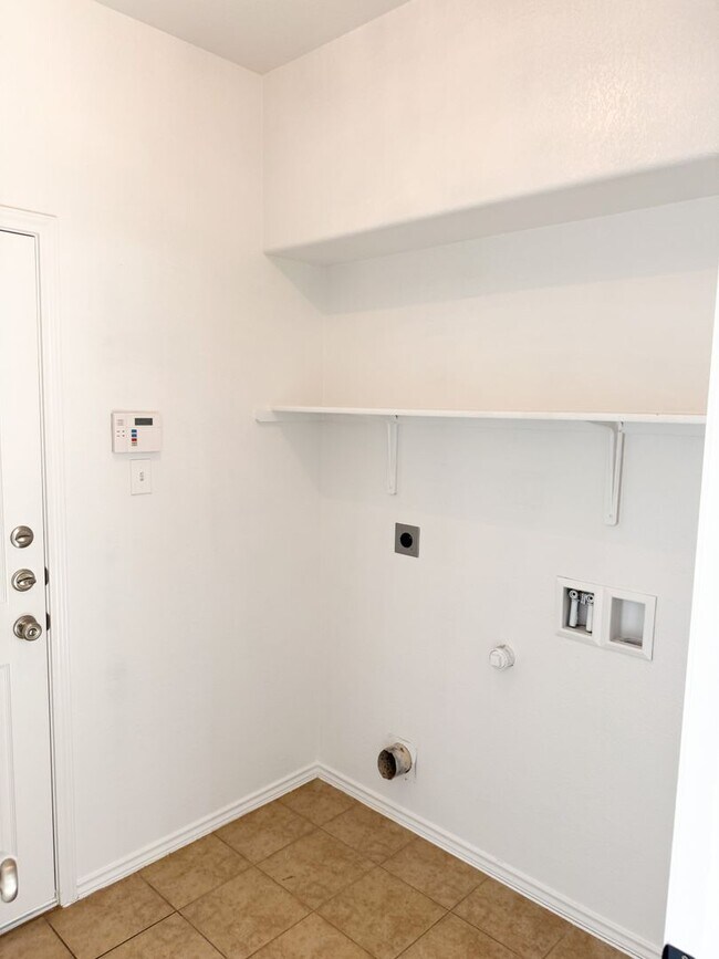 Building Photo - Available NOW!!!! Beautiful 1 story, 3 bed...