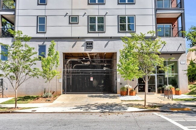 Building Photo - 525 Parkway Dr NE
