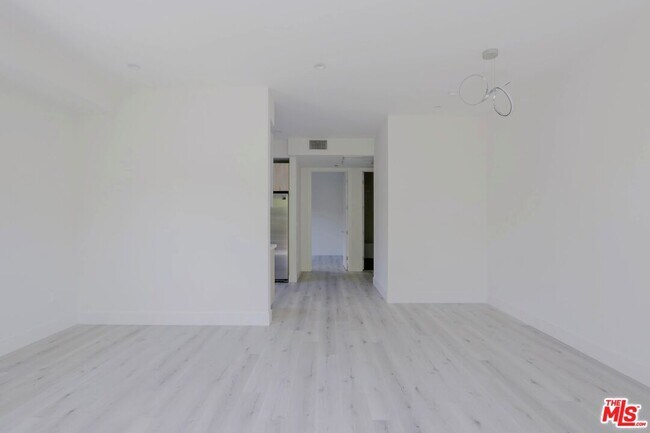 Building Photo - 5832 Tujunga Ave
