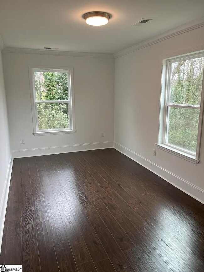 Building Photo - 305 Averill St