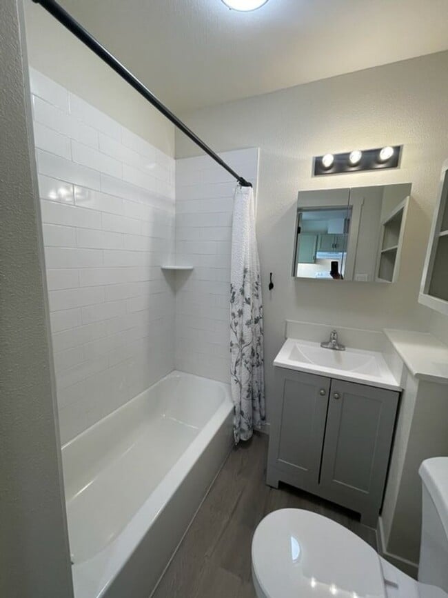 Building Photo - FULLY REMODELED 3 bedroom 1 bath Rental