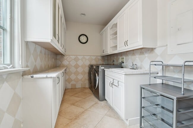 Building Photo - 55 McDermott Way