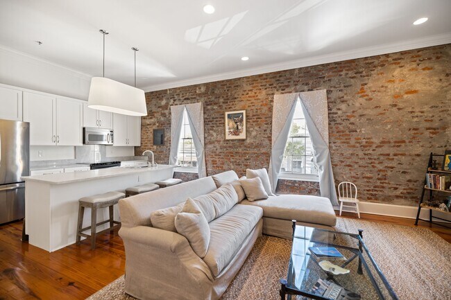 Building Photo - 3400 Magazine St