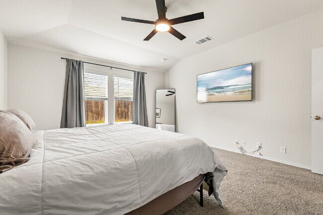 Building Photo - 6430 Greensleeves