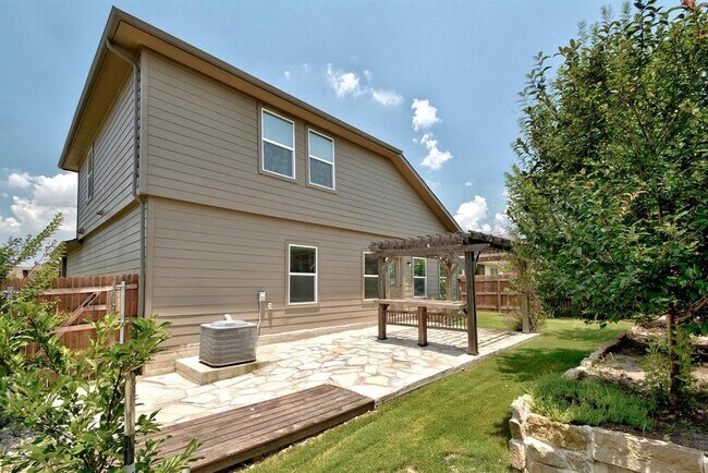 Building Photo - 421 Pentire Way