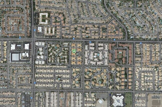 Building Photo - Beautiful Condo in Gated Community with Po...