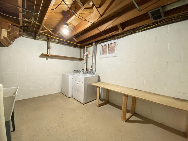 Building Photo - 2512 18th Ave NW