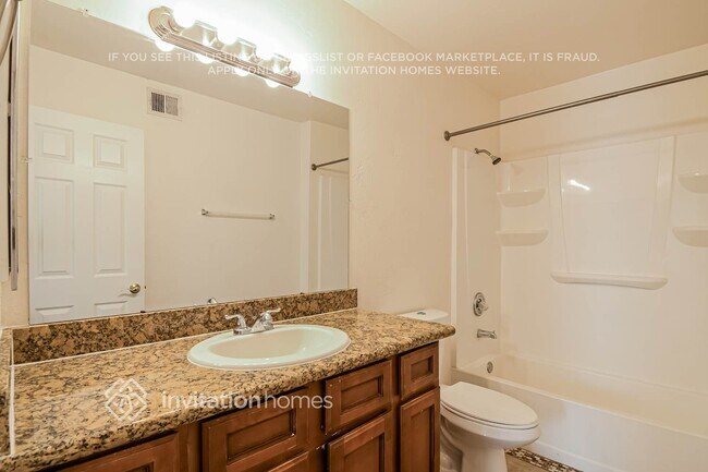 Building Photo - 2742 S Las Palmas