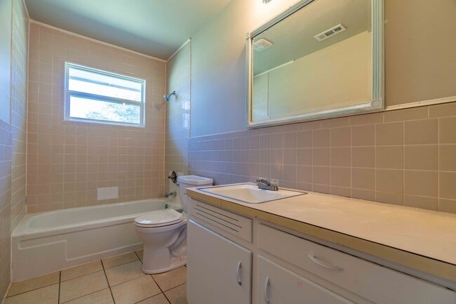 Building Photo - Minutes from Downtown Emma!!! Cozy 2 bedro...