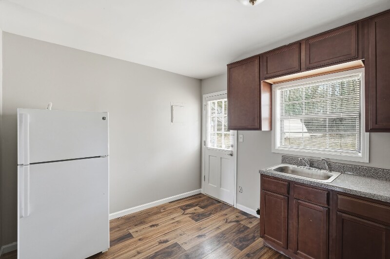 Building Photo - 3681 Lynn Dr