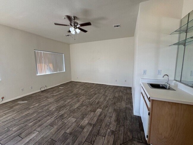 Building Photo - 2834