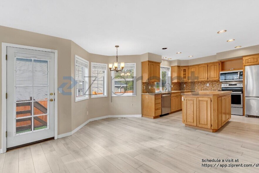 Building Photo - 6622 SE Montego Bay St