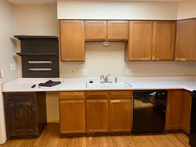 Building Photo - 4 bed/2 bath Home located in central Fort Collins off Drake