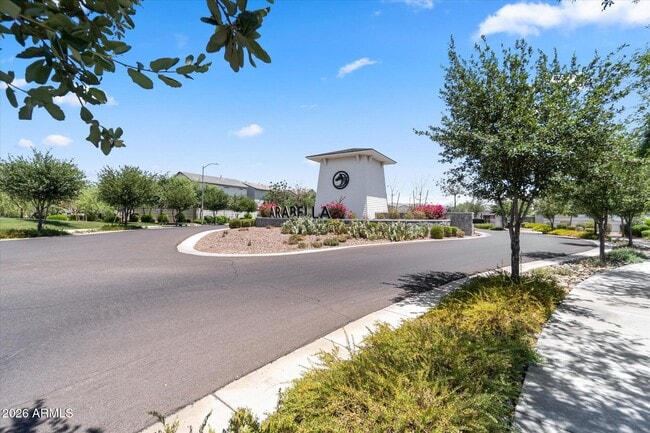 Building Photo - 5041 E Woodridge Dr