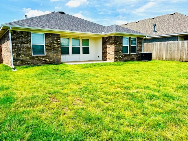Building Photo - Beautiful 3BD 2BA Located in Edmond's Valencia NW 187th Addition!!