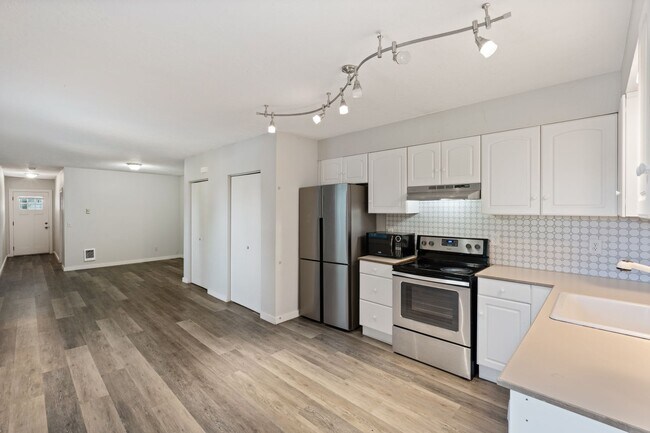 Building Photo - 1 BD available in the serene SW Hills