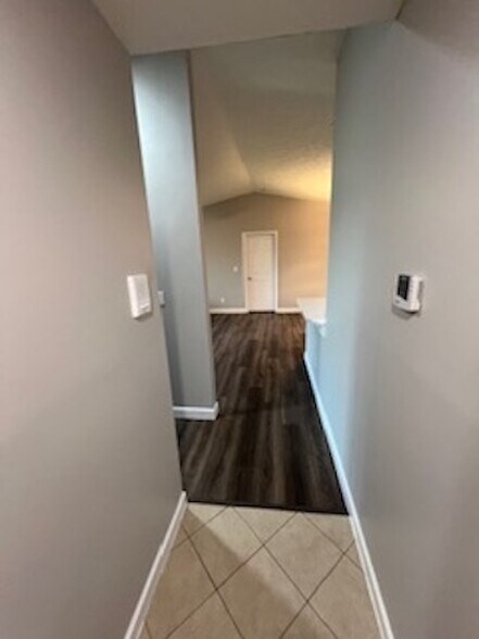Entry - 8892 Eagleview Dr