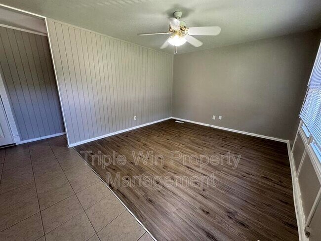 Building Photo - 915 Mullanphy Ln
