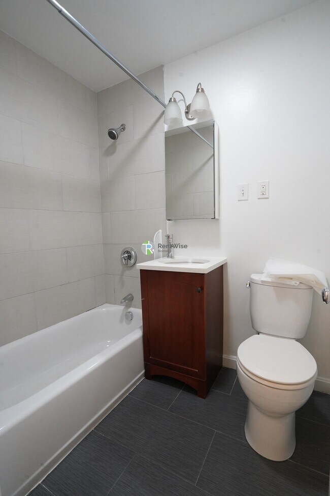 Building Photo - 14 Marion St