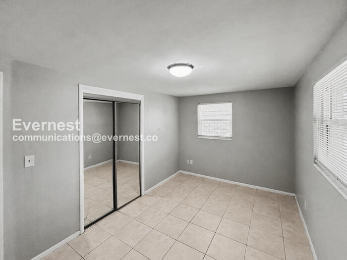 Building Photo - 2412 Arcadia Rd