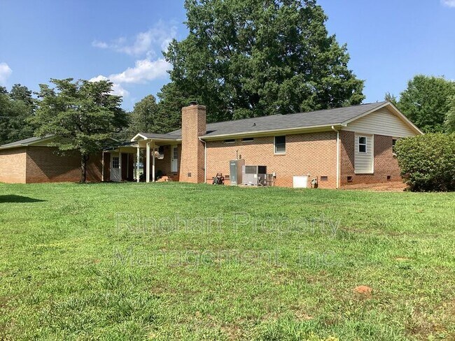 Building Photo - 760 Goudlock Rd