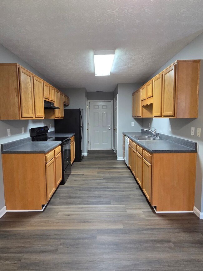 Building Photo - 171 Red Hawk Dr