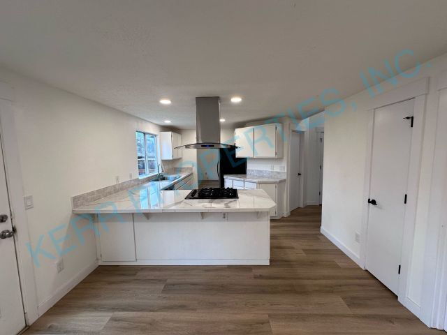 Building Photo - Charming 3-Bed Home with 2.5 Baths in Troutdale - Your Spacious Retreat Awaits!