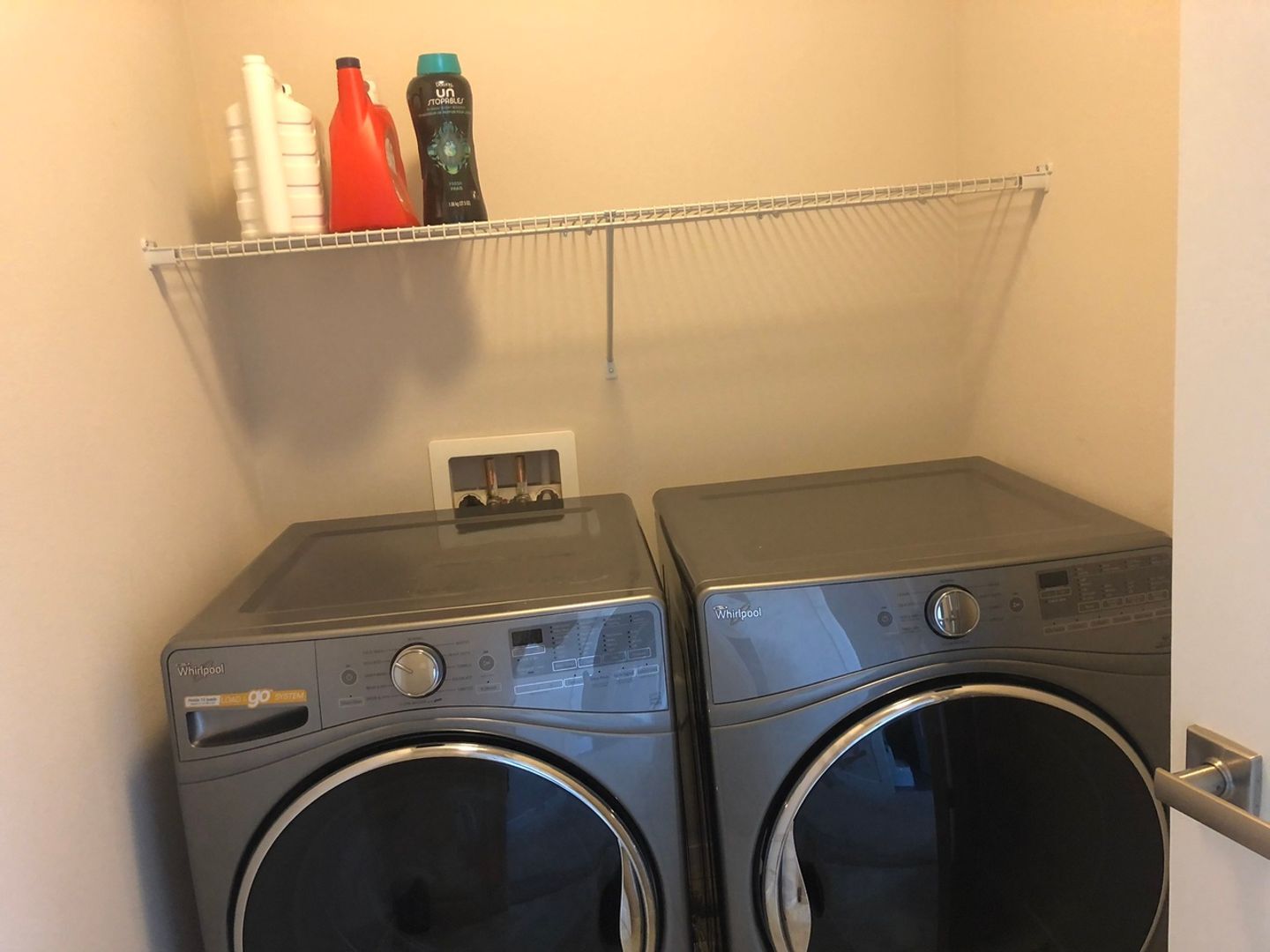 Building Photo - Beautiful Modern Bothell Home with Stunning Views