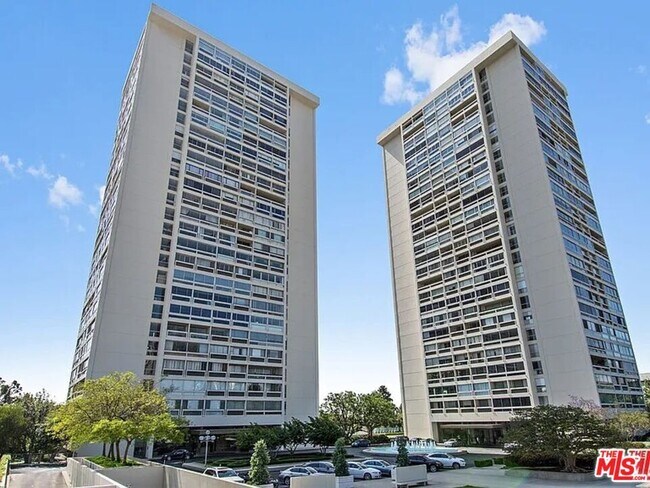 Building Photo - 2220 Ave of the Stars
