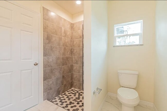 Building Photo - Great Location in Lake Placid-Large Three ...